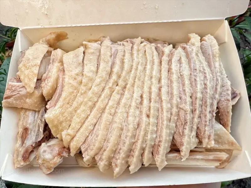 一間很不起眼且容易錯過的鵝肉店，肉質鮮甜，鹹淡適中