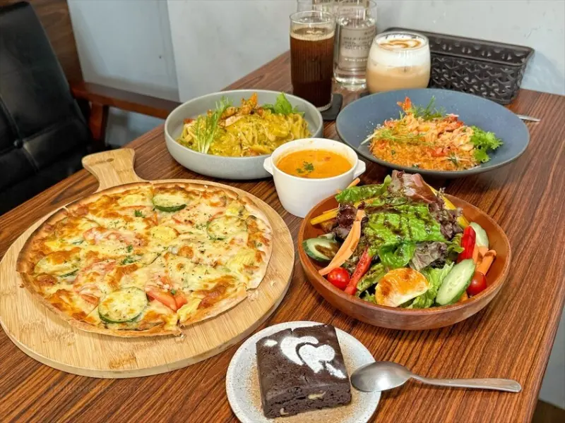 寵物友善義式料理咖啡廳，結合各種不同的香料，創造出美味的義大利麵、燉飯、披薩