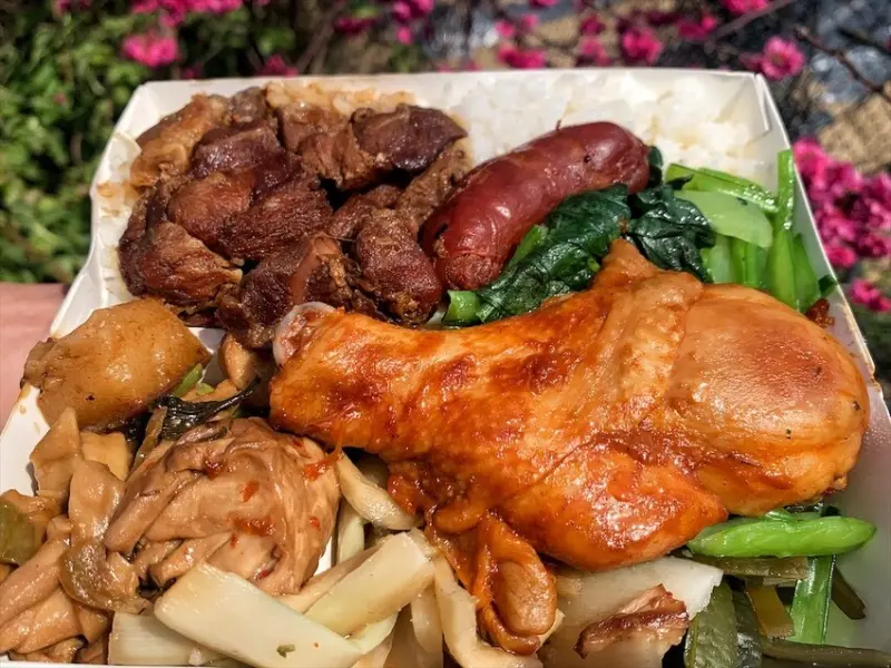 美味又豐富的在地美食，公司行號、火車旅客、附近住戶都會來買