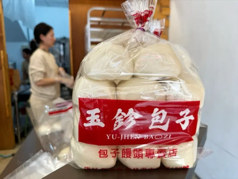 香菇肉包與蛋黃肉包是許多人推薦的，皮香Q內餡紮實