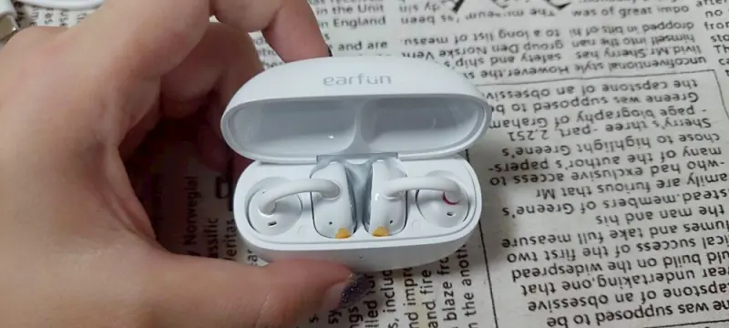 3C開箱｜開放夾扣式藍牙耳機推薦，EarFun Clip 開
