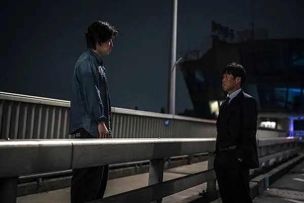 【電影首映會】#黑白線人，姜河那、柳海真演技爆發，黑白兩道間