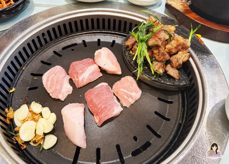 【釜山西面美食】味贊王鹽烤肉西面店，3.5 公分厚切五花肉油