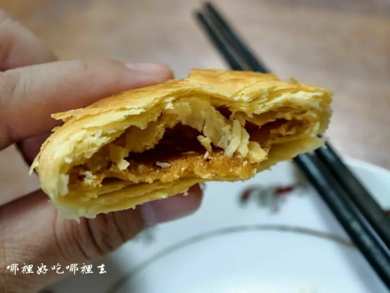 台中市中區【食記】屬於台中人的浪漫聯名?陳允寶泉X東泉辣椒醬製成的辣味太陽餅!! 甜辣交織，咬開滿是驚喜