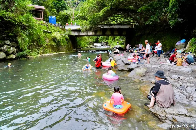 三峽大豹溪玩水攻略｜仙雲閣山莊免費溪邊烤肉玩水 + 荒郊野外