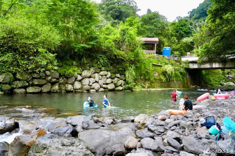 三峽大豹溪玩水攻略｜仙雲閣山莊免費溪邊烤肉玩水 + 荒郊野外