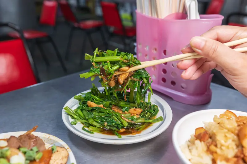 幸福麵館｜超便宜嘉義美食推薦，激推必吃秘醬滷味、特製麵條、比臉大雞排，2025嘉義人氣小吃推薦，太保宵夜美食推薦