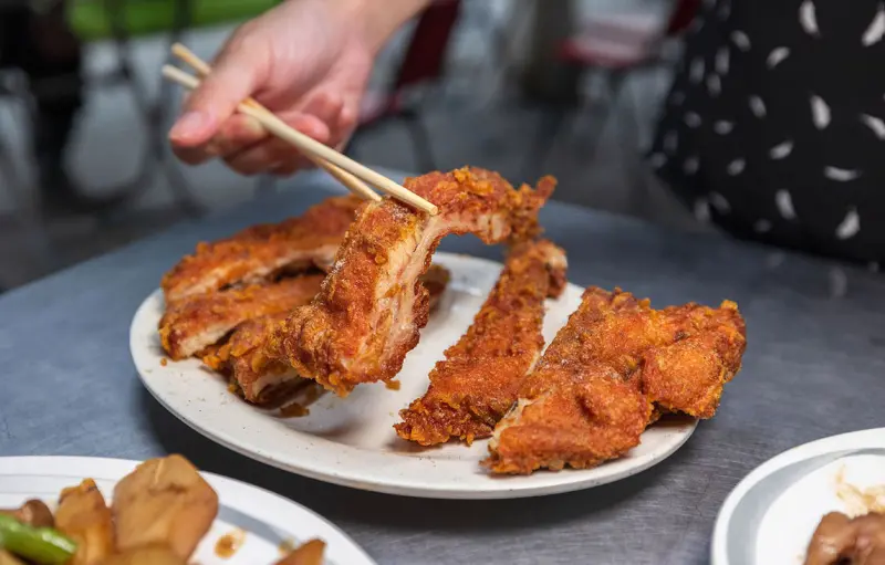幸福麵館｜超便宜嘉義美食推薦，激推必吃秘醬滷味、特製麵條、比臉大雞排，2025嘉義人氣小吃推薦，太保宵夜美食推薦