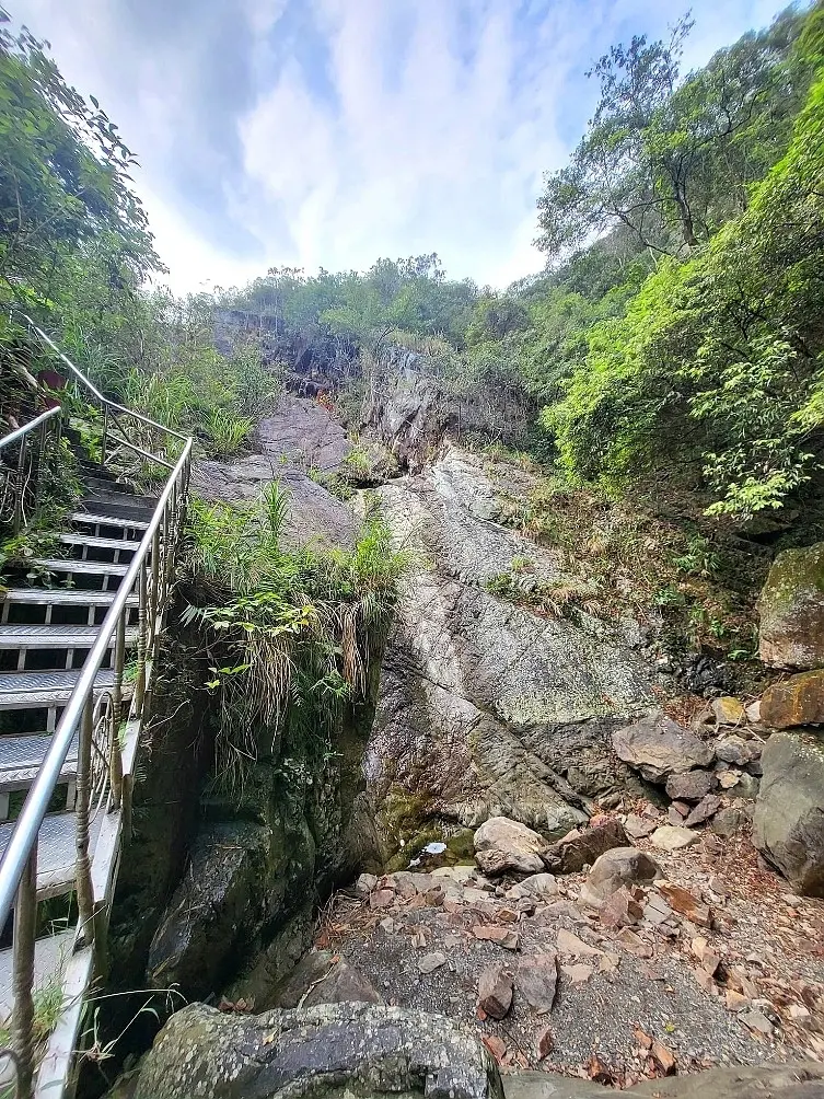 【猴洞坑瀑布】