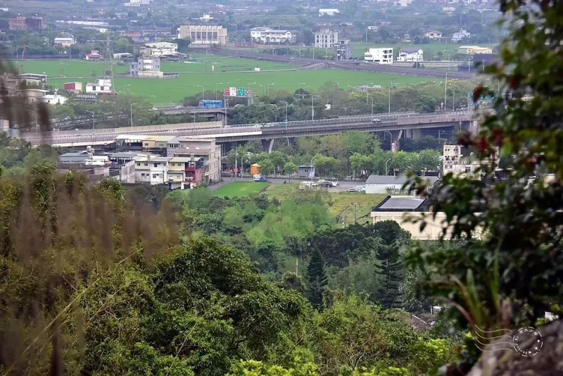 【猴洞坑瀑布】上層水潭俯瞰礁溪