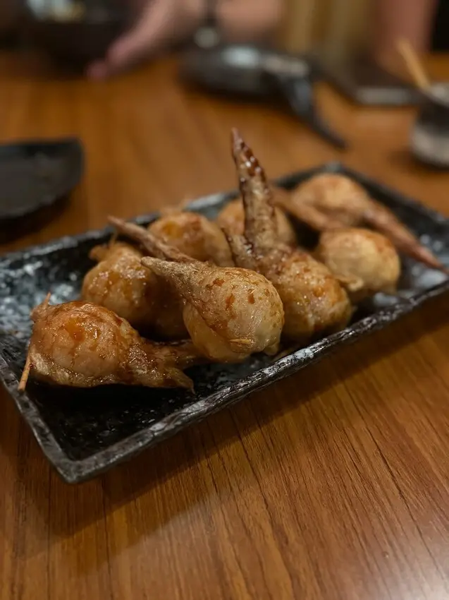 新北市中和區捷運永安市場新店報報，到串鯨居酒屋享受幸福的燒烤香吧！