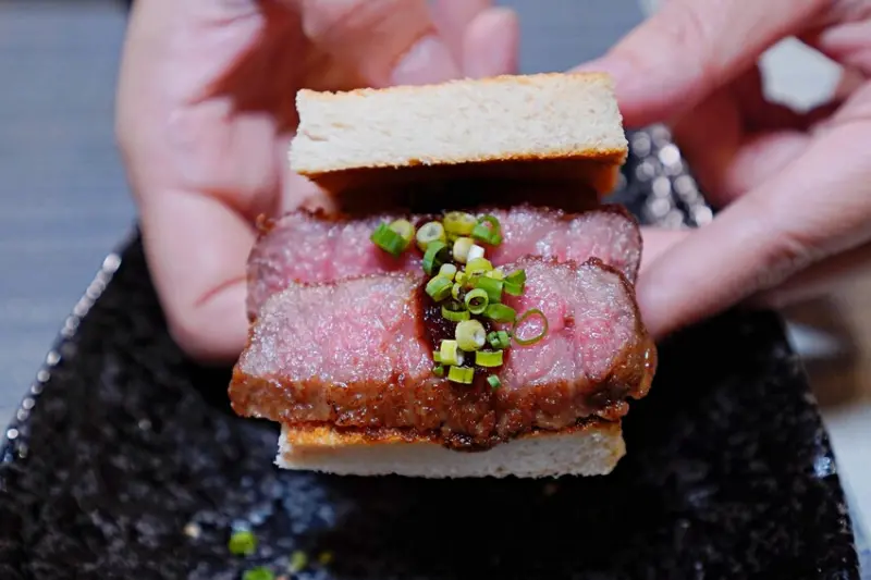 基隆市信義區賞鮨手作料理店 1580元套餐享受龍蝦、和牛、海膽等13道料理，基隆高CP值日本料理聚餐首選！