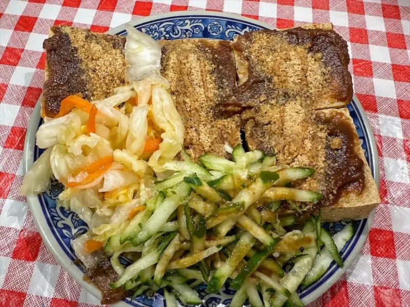 除了傳統口味的臭豆腐外，還有三種創意口味的臭豆腐，讓人蠻驚豔的