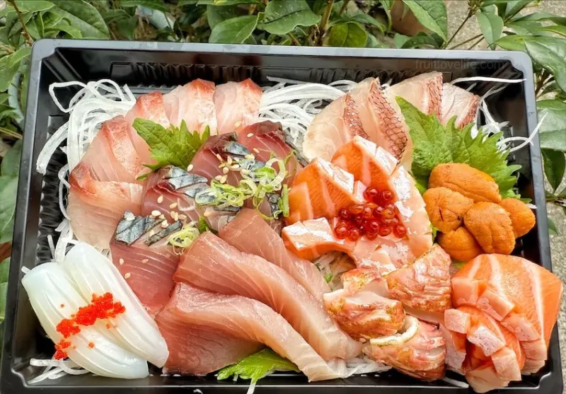 超隱密的生魚片，有許多特殊魚種的生魚片，新鮮、甘甜又超值