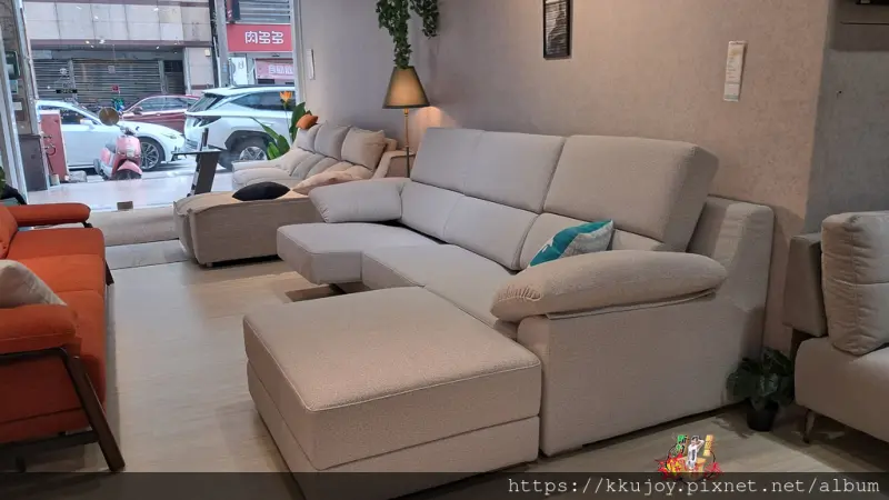 坐又銘沙發中壢門市 | 妮娜電動沙發及諾瓦沙發客製化沙發推薦