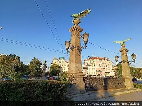 走逛索菲亞凱悅飯店周邊建築與公園