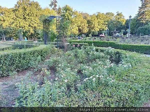 走逛索菲亞凱悅飯店周邊建築與公園