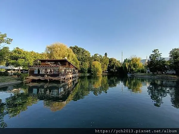 走逛索菲亞凱悅飯店周邊建築與公園