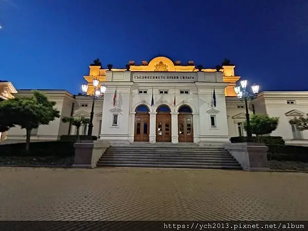走逛索菲亞凱悅飯店周邊建築與公園