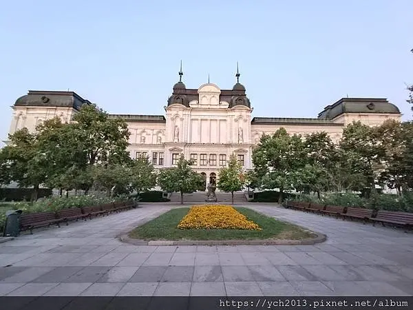 走逛索菲亞凱悅飯店周邊建築與公園