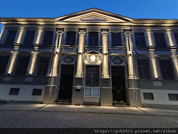 走逛索菲亞凱悅飯店周邊建築與公園