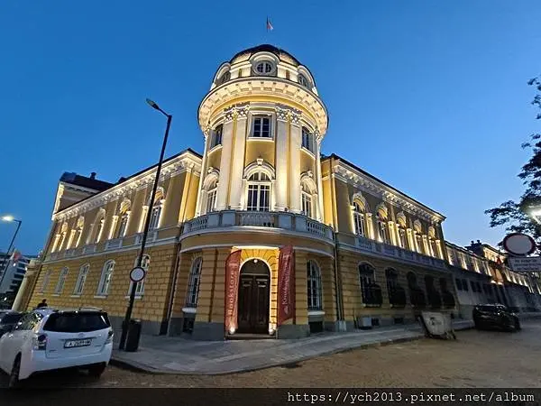 走逛索菲亞凱悅飯店周邊建築與公園