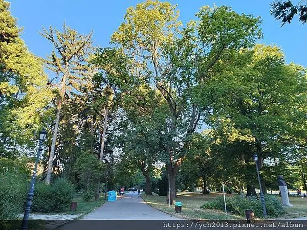 走逛索菲亞凱悅飯店周邊建築與公園