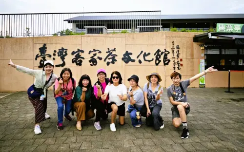 桃園市龍潭區【臺灣客家茶文化館】全台唯一!六國茶席體驗 享受專屬茶旅巡禮，體驗獨一無二的文化饗宴 中秋節 客茶樓推出『唐博福烤雞』挑戰大胃王免費吃  浪漫台三線旅遊景點 愛就跟我一起快樂GO !