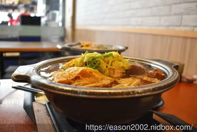 台中市西區台中麻辣臭豆腐鍋推薦| ​​​​​​​台北江麻辣鴨血臭豆腐 美村店 新連鎖平價火鍋 銅板價麻辣鍋 提供免費自助飲料吧