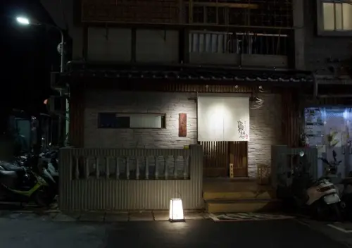 捷運芝山站美食 - 鳥哲燒物專門店，職人手下的台灣桂丁雞