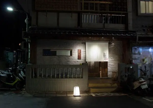 捷運芝山站美食 - 鳥哲燒物專門店，職人手下的台灣桂丁雞