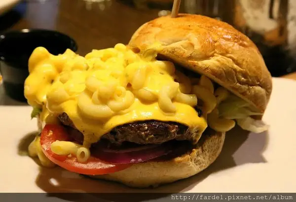 Burger Joint 7分So 漢堡 早午餐專賣(華美店) ~ 一吃就上癮的漢堡