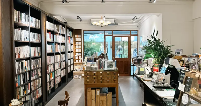中山站深夜咖啡廳推薦！奎府聚書店 營業到晚上10點，超美復古獨立書店必拍。