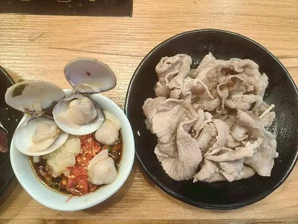 “三重國小捷運站鍋物美食推薦-海牧鍋物”吃飽喝足的海鮮漁夫鍋