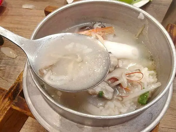 台北延三夜市正宗台式經典美食小吃推薦-東時鮮蚵-香氣爆棚用料