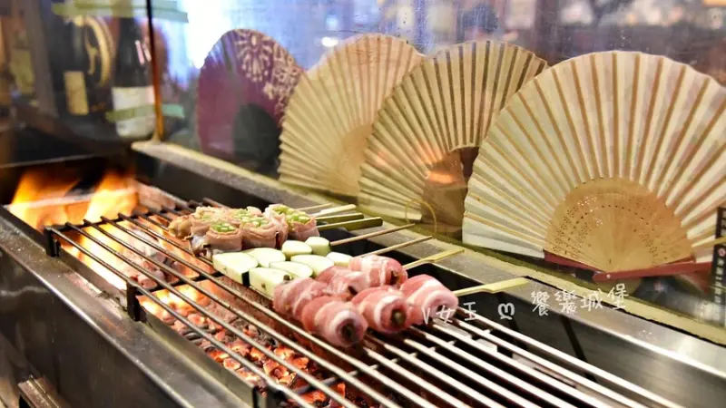 板橋居酒屋推薦老味噌！必點招牌剝皮豬炒飯，道地日式串燒炭火直烤超夠味。