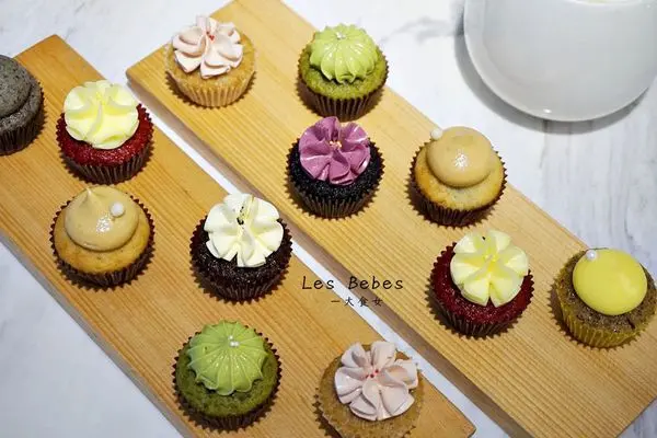 [永康街美食] 一口一個剛剛好的迷你杯子蛋糕 ♛Les Bebes Cupcakery 貝貝西點♕ 生日慶生、辦公室下午茶、婚禮小物、特殊節日慶祝蛋糕，都適合！ 永康街美食/永康街甜點/東門站美食/東