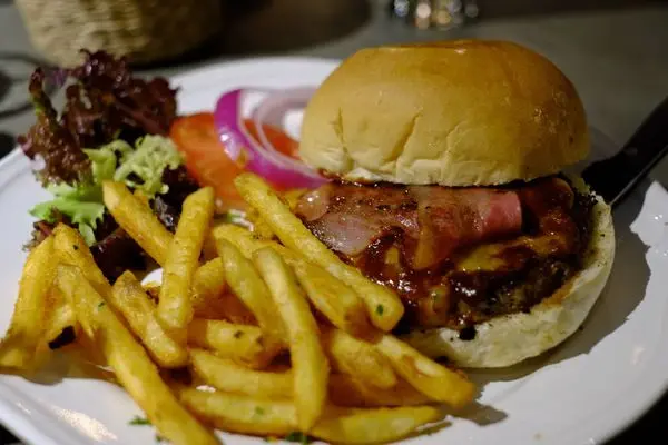 台北中山 艾倫狄克森美式廚房allen dickson - 雙連站附近的美式餐廳，但好像改成咖啡店了