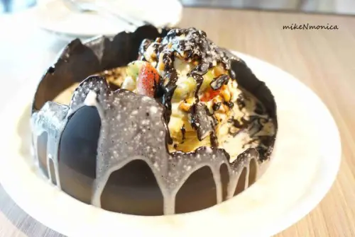 [食記]台北 結合日西式特色楓露廚房 登陸星球裡面的可拿滋酥酥好吃 四色麻吉燒外酥內軟好涮嘴