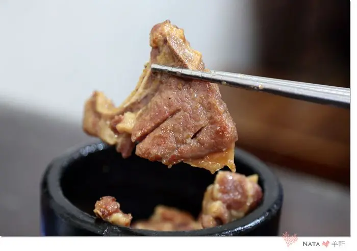 宜蘭羊軒小羊肉‧嘖嘖，這黃金羊小排未免太香嫩！