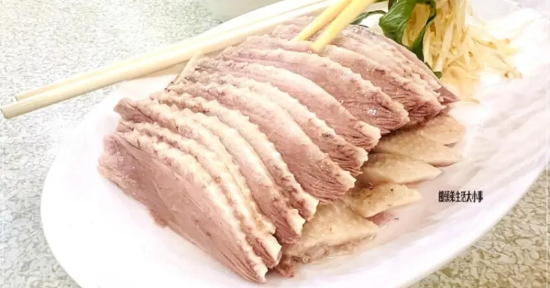 桃園楊梅美食必吃大楊梅鵝莊！皮Q肉嫩的招牌鵝肉，讓你一吃就愛上。
