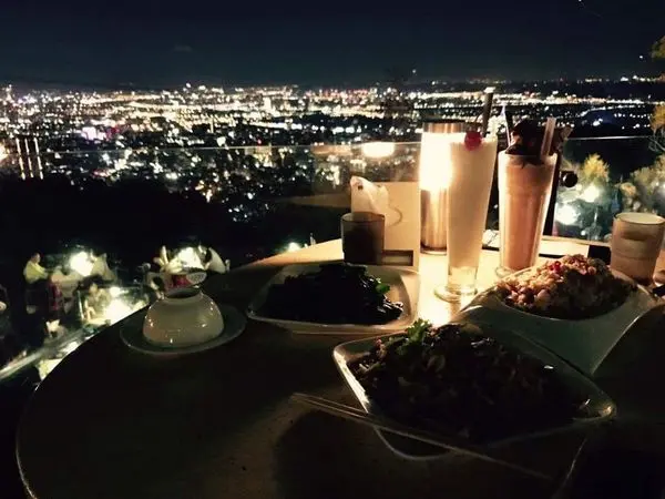 陽明山 ✿草山夜未眠✿坐擁台北夜景 ~ 還有現場live band! 盡情享受放鬆恣意的夜晚吧^^