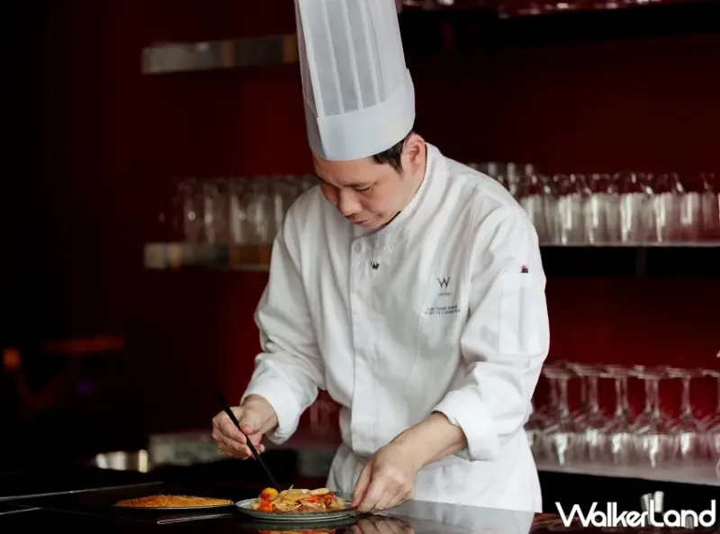 W飯店紫艷秋蟹開吃！清蒸大閘蟹、酒香米粉湯與蟹肉煎包，老饕必吃推薦。