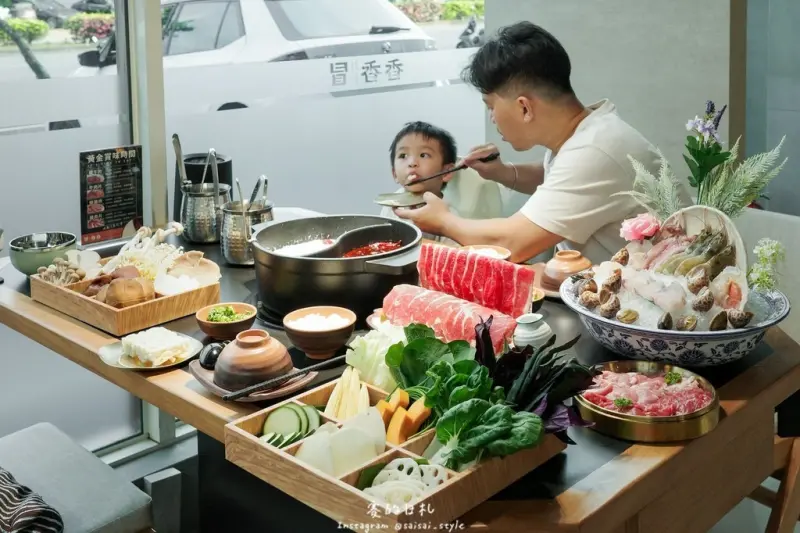 冒香香旗艦店 冒菜麻辣火鍋/粥底火鍋｜台中火鍋推薦｜不只是吃鍋，更是玩樂體驗！從溫潤的麻辣火鍋、到慢火細熬的粥底鍋都好吃！