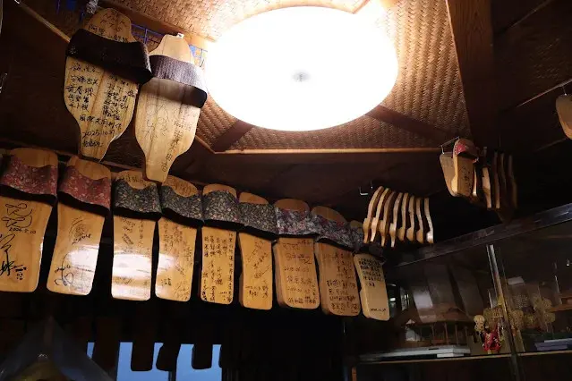 奮起湖老街 (阿里山國家風景區) - 奮起湖大飯店 - 木屐