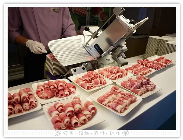 [台南食記] 精彩火鍋~平價超值吃到飽，揪團還打折喔！終於見識到傳說中的五星級櫻桃鴨！(試吃)