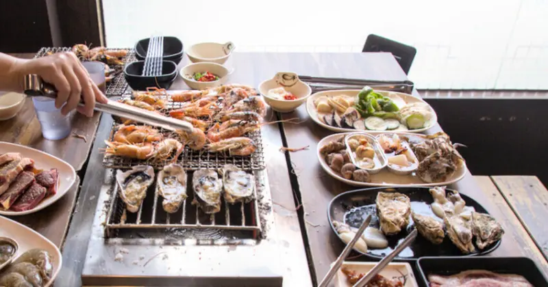 高雄燒肉吃到飽！野饌燒肉楠梓店，現撈活泰國蝦 頂級和牛吃到飽。