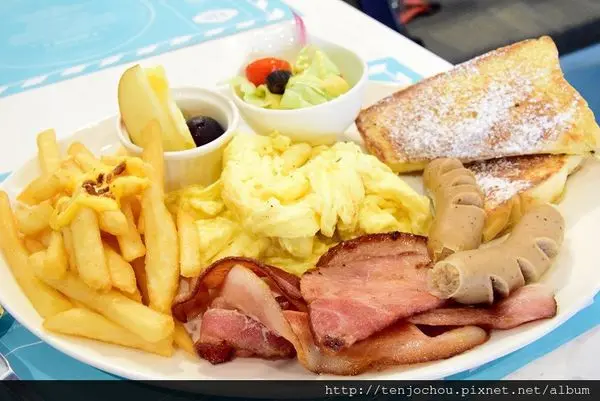 花花，甲飽沒【台北食記】時尚歐式餐廳 大份量早午餐brunch綜合肉吃超飽 TJB CAFÉ 東區國父紀念館美食
