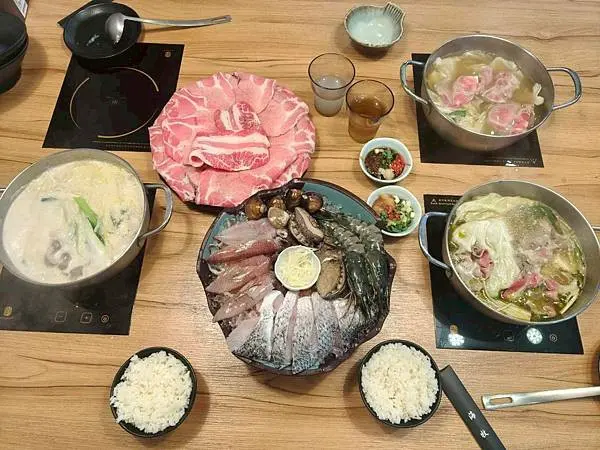 “三重國小捷運站鍋物美食推薦-海牧鍋物”吃飽喝足的海鮮漁夫鍋