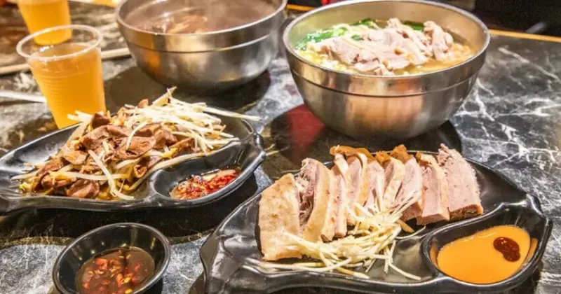桃園必吃鴨肉榮！景福宮旁傳奇，24小時營業鹹水鴨麵，深夜美食首選